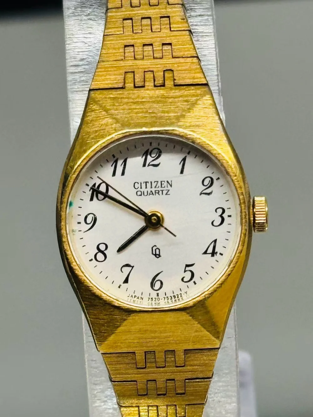 Vintage Citizen Quartz Ladies Gold Tone Watch White Dial 18mm Runs New Battery